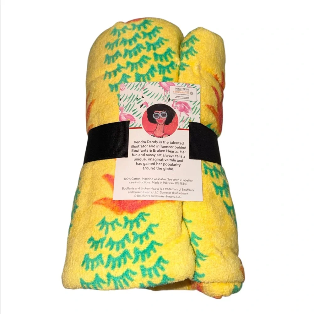 NEW Bouffants & Broken Hearts by Kendra Dandy Large Yellow Pineapple Beach Towel